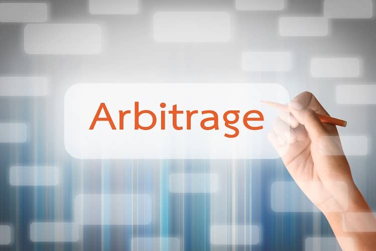 آربیتراژ (Arbitrage) چیست و چگونه میتوان با استفاده از آن کسب سود کرد؟