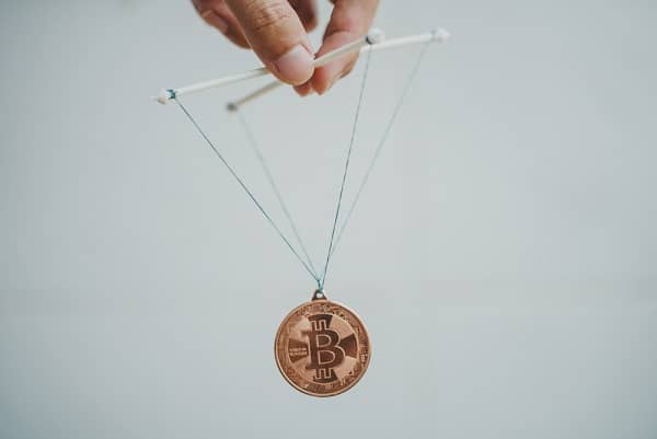 قیمت بیت کوین و طلا به خاطر دستکاری بازار بالا نمیرود!
