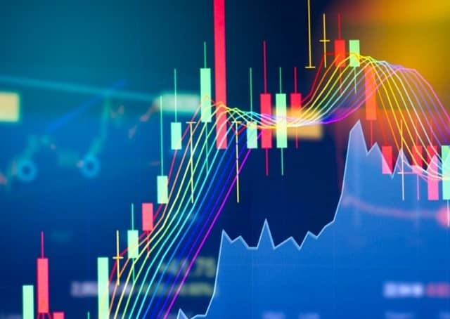 بیت کوین در آستانه شکستن میانگین متحرک ۲۰۰ هفتهای است