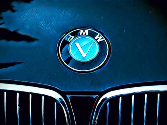 همکاری خودرو لوکس BMW با وی چین؛ دستکاری اطلاعات خودرو غیرممکن می شود